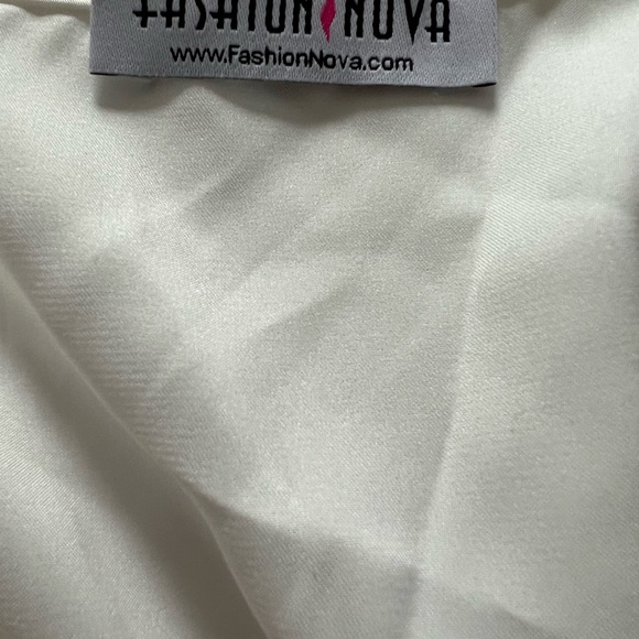 White silk dress from Fashionnova. Worn once - Picture 3 of 3